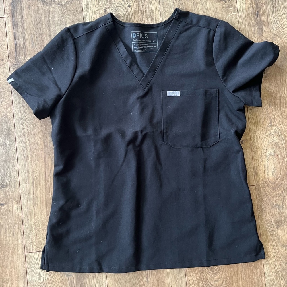 sold // Figs Catarina scrub top